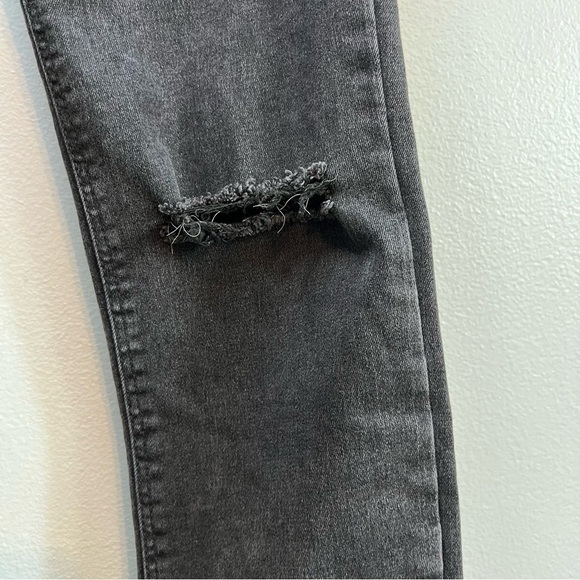 Zara Jeans Sz 8 Distressed Raw Hem Dark Wash Denim Black High Rise Bombshell - Picture 6 of 9